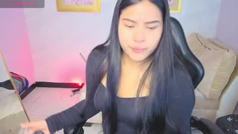 Snapshot of paulette_v chatting on 04.29.26 Live 800am 200pm COLOMBIAN HOUR online show from 04.29.26