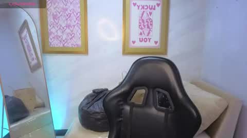 Snapshot of paulette_v chatting on 06.16.26 Live 800am 200pm COLOMBIAN HOUR online show from 06.16.26