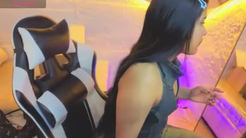 Snapshot of paulette_v chatting on 06.26.26 Live 800am 200pm COLOMBIAN HOUR online show from 06.26.26
