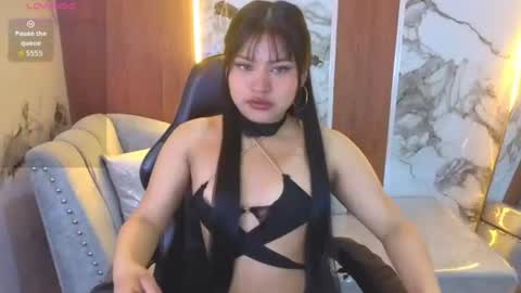 Snapshot of paulette_v chatting on 07.28.26 Live 800am 200pm COLOMBIAN HOUR online show from 07.28.26