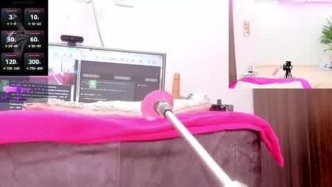 Paulina Davis  online show from 04.26.26