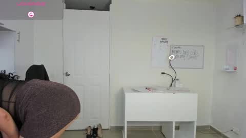 Snapshot of paulina_dossantos chatting on 10.15.25 paulina online show from 10.15.25