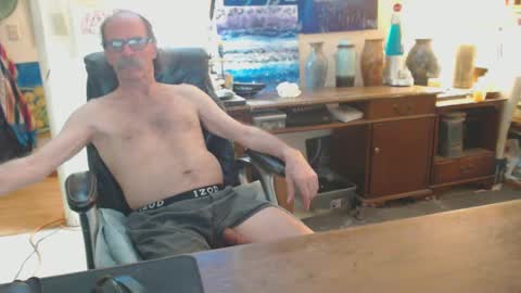 Snapshot of paulleroy chatting on 01.25.25 paulleroy online show from 01.25.25