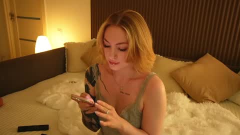 Snapshot of peach_in_stockings chatting on 06.28.26 Kristina online show from 06.28.26