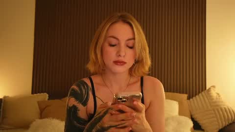 Snapshot of peach_in_stockings chatting on 07.05.26 Kristina online show from 07.05.26
