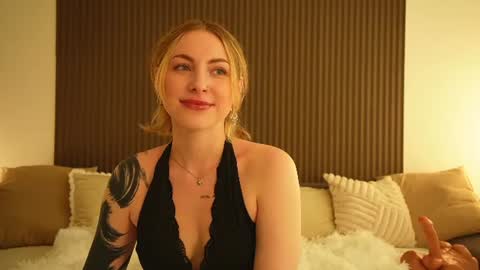 Snapshot of peach_in_stockings chatting on 07.14.26 Kristina online show from 07.14.26