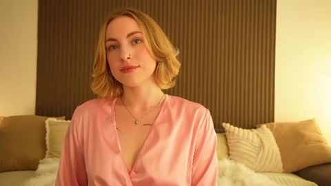 Snapshot of peach_in_stockings chatting on 07.15.26 Kristina online show from 07.15.26