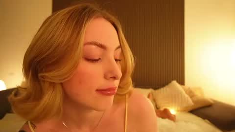 Snapshot of peach_in_stockings chatting on 07.22.26 Kristina online show from 07.22.26