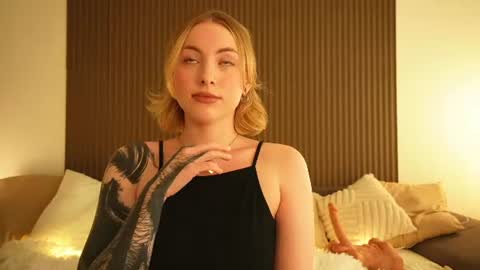 Snapshot of peach_in_stockings chatting on 07.24.26 Kristina online show from 07.24.26