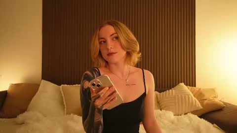 Snapshot of peach_in_stockings chatting on 07.28.26 Kristina online show from 07.28.26