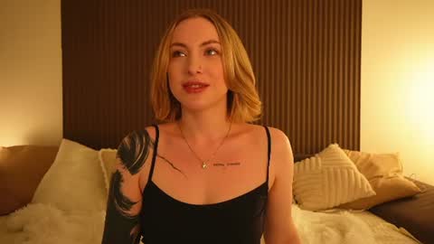 Snapshot of peach_in_stockings chatting on 07.28.26 Kristina online show from 07.28.26