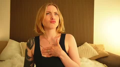 Snapshot of peach_in_stockings chatting on 07.29.26 Kristina online show from 07.29.26