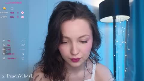 Snapshot of peachvibes chatting on 03.10.25 Lili online show from 03.10.25