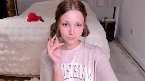 Snapshot of peachvibes chatting on 11.10.25 Lili online show from 11.10.25