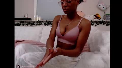 Snapshot of peachypeachgirl chatting on 02.08.25 peachypeachgirl online show from 02.08.25