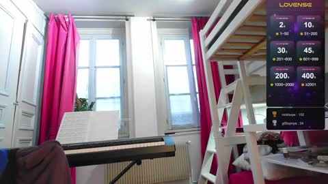 Snapshot of peachyym chatting on 01.11.25 Help me to reach 200 thumbs up online show from 01.11.25