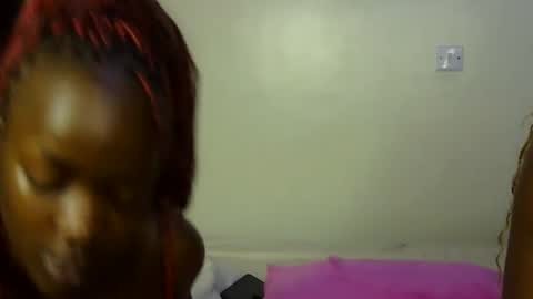 Snapshot of pearl_velvet chatting on 02.01.26 vel online show from 02.01.26