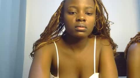 Snapshot of pearl_velvet chatting on 02.13.26 vel online show from 02.13.26