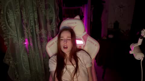 Snapshot of pearlprincess_ chatting on 04.22.26 Adelina online show from 04.22.26