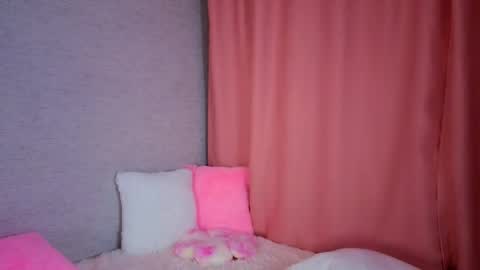 pearly_peach_ online show from 04.30.26