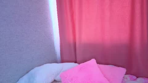 pearly_peach_ online show from 06.18.26