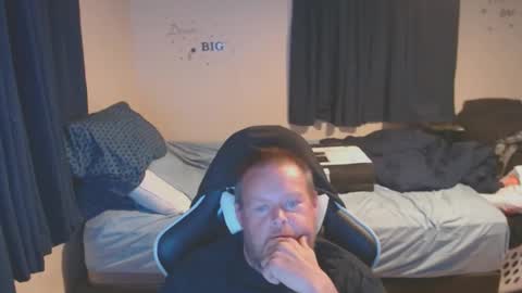 pecker40 online show from 03.04.25