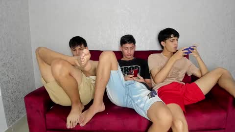 Snapshot of pelusos_mens chatting on 12.19.24 CAIN-19 ALLEN-18 RONALD-18 AUSTIN-18 MOD DANTE online show from 12.19.24