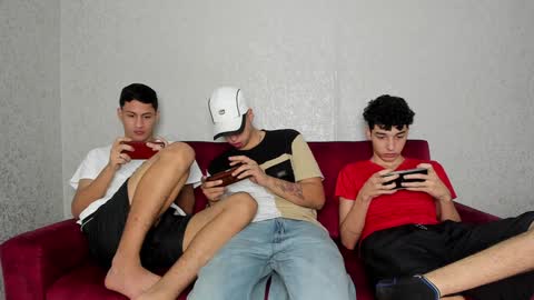Snapshot of pelusos_mens chatting on 12.28.24 CAIN-19 ALLEN-18 RONALD-18 AUSTIN-18 MOD DANTE online show from 12.28.24