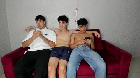 Snapshot of pelusos_mens chatting on 01.07.25 CAIN-19 ALLEN-18 RONALD-18 AUSTIN-18 MOD DANTE online show from 01.07.25