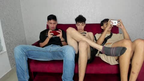 Snapshot of pelusos_mens chatting on 01.11.25 CAIN-19 ALLEN-18 RONALD-18 AUSTIN-18 MOD DANTE online show from 01.11.25