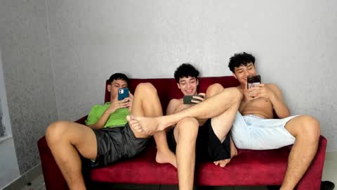 Snapshot of pelusos_mens chatting on 01.16.25 CAIN-19 ALLEN-18 RONALD-18 AUSTIN-18 MOD DANTE online show from 01.16.25