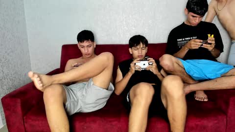 Snapshot of pelusos_mens chatting on 01.24.25 CAIN-19 ALLEN-18 RONALD-18 AUSTIN-18 MOD DANTE online show from 01.24.25