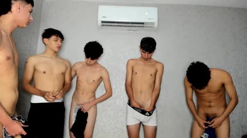 Snapshot of pelusos_mens chatting on 01.29.25 CAIN-19 ALLEN-18 RONALD-18 AUSTIN-18 MOD DANTE online show from 01.29.25