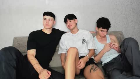 Snapshot of pelusos_mens chatting on 10.04.25 CAIN-19 ALLEN-18 RONALD-18 AUSTIN-18 MOD DANTE online show from 10.04.25