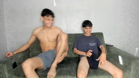 Snapshot of pelusos_mens chatting on 04.25.26 CAIN-19 ALLEN-18 RONALD-18 AUSTIN-18 MOD DANTE online show from 04.25.26