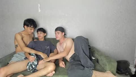 Snapshot of pelusos_mens chatting on 04.30.26 CAIN-19 ALLEN-18 RONALD-18 AUSTIN-18 MOD DANTE online show from 04.30.26