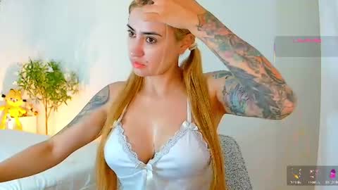 Hi Im Penelope  better vibrations  1111 online show from 07.16.26