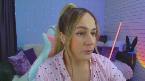 Dia  online show from 02.17.25