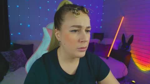 Dia  online show from 02.21.25