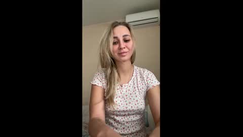 Snapshot of perfectjulia chatting on 11.14.25 Julia online show from 11.14.25