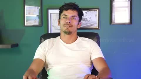 Snapshot of perseoo_88 chatting on 11.25.25 andres online show from 11.25.25