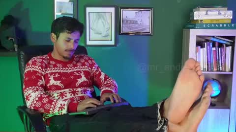 Snapshot of perseoo_88 chatting on 12.18.25 andres online show from 12.18.25