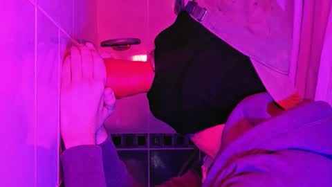 Snapshot of peterh1108 chatting on 11.17.25 peterh1108 online show from 11.17.25