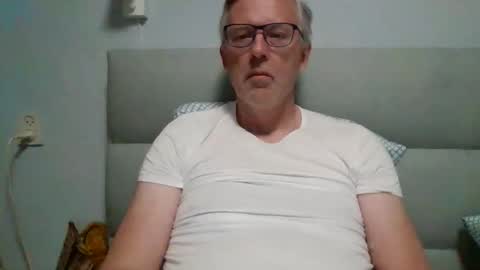 Snapshot of peteruitholland2 chatting on 05.21.26 peteruitholland2 online show from 05.21.26