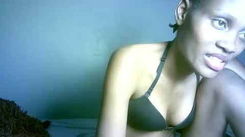 Snapshot of petite_africana001 chatting on 05.29.26 petite_africana001 online show from 05.29.26