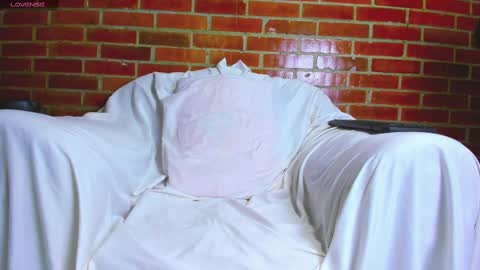 Snapshot of petite_amor chatting on 02.10.25 petite_amor online show from 02.10.25