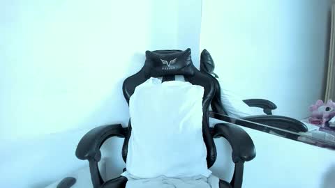 Snapshot of petite_amor chatting on 10.06.25 petite_amor online show from 10.06.25