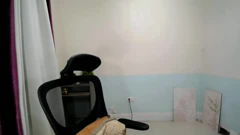 Snapshot of petite_angelxxx chatting on 06.25.26 petite_angelxxx online show from 06.25.26