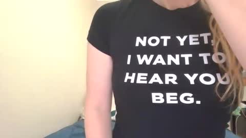 Snapshot of petite_cupcake chatting on 01.06.25 Little cupcake online show from 01.06.25