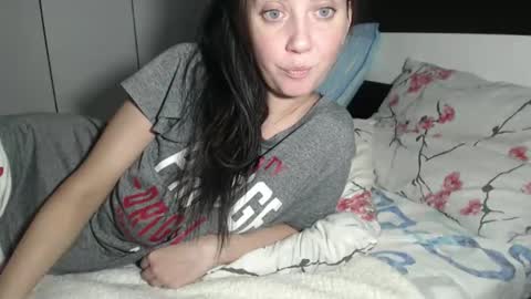 petite_danielle online show from 10.18.25